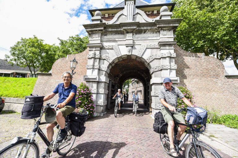 Fietsers veerpoort Schoonhoven