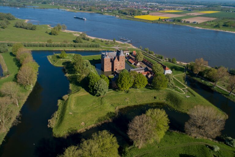Luchtfoto Loevestein
