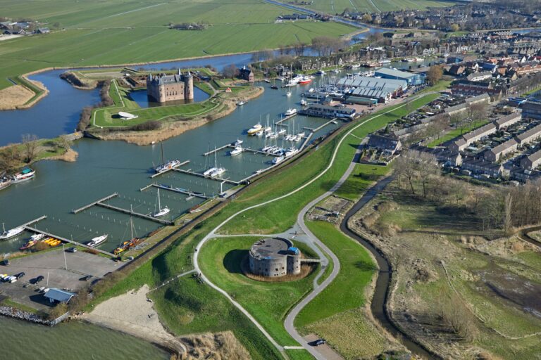 Luchtfoto Muiderslot en Westbatterij